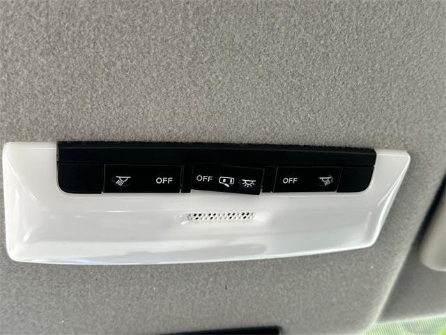 Photo of 2023 Electric Blue Metallic Nissan Kicks