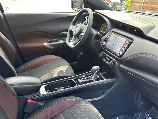 Photo of 2023 Electric Blue Metallic Nissan Kicks