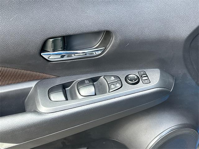 Photo of 2023 Electric Blue Metallic Nissan Kicks
