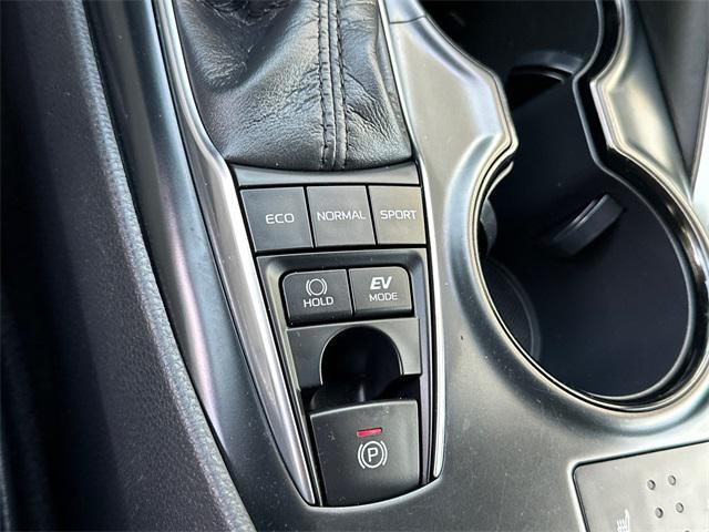 Photo of 2019 Celestial Silver Toyota Camry Hybrid