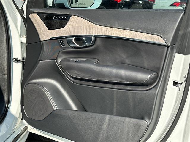 Photo of 2021 Crystal White Volvo XC90