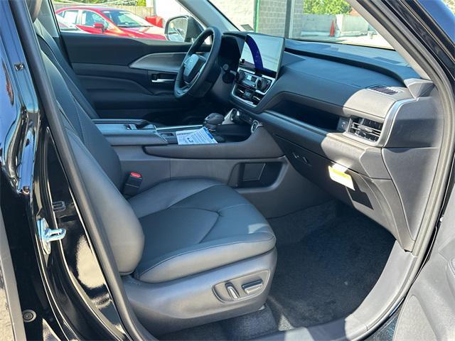 Photo of 2025 Midnight Black Toyota Grand Highlander