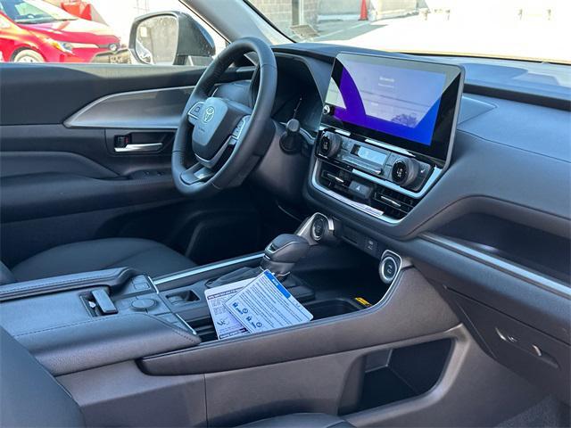 Photo of 2025 Midnight Black Toyota Grand Highlander