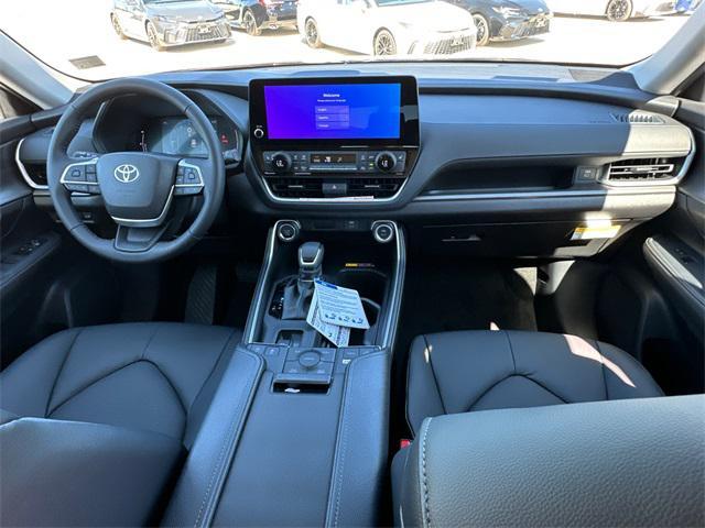 Photo of 2025 Midnight Black Toyota Grand Highlander