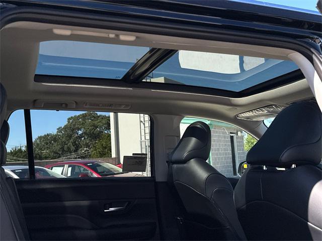 Photo of 2025 Midnight Black Toyota Grand Highlander