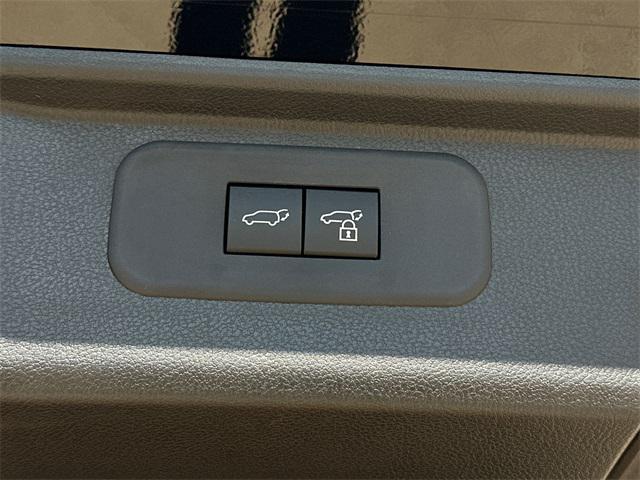 Photo of 2025 Midnight Black Toyota Grand Highlander