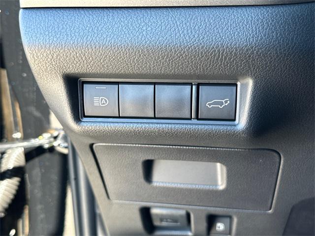 Photo of 2025 Midnight Black Toyota Grand Highlander