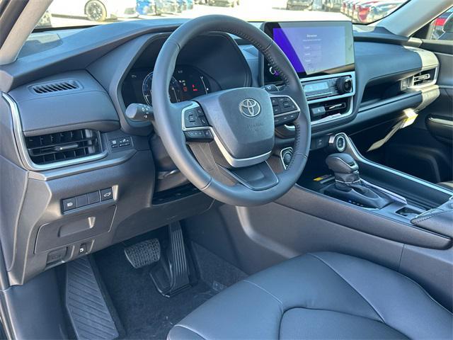Photo of 2025 Midnight Black Toyota Grand Highlander