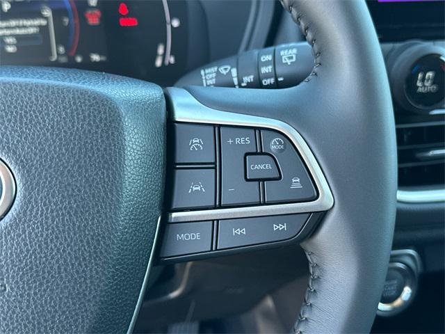 Photo of 2025 Midnight Black Toyota Grand Highlander