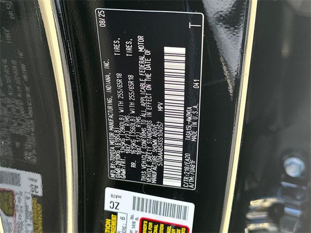 Photo of 2025 Midnight Black Toyota Grand Highlander