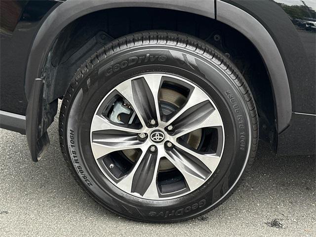 Photo of 2020 Midnight Black Metallic Toyota Highlander