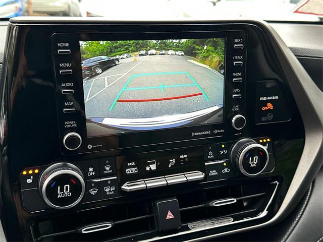 Photo of 2020 Midnight Black Metallic Toyota Highlander