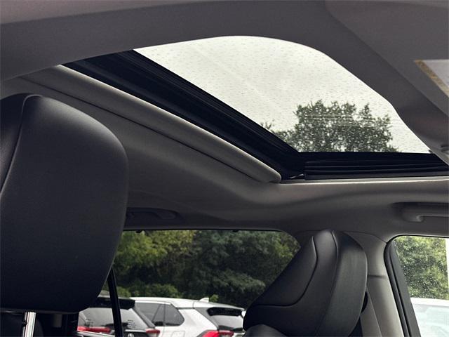Photo of 2020 Midnight Black Metallic Toyota Highlander