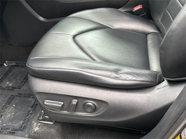 Photo of 2020 Midnight Black Metallic Toyota Highlander