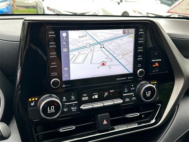 Photo of 2020 Midnight Black Metallic Toyota Highlander