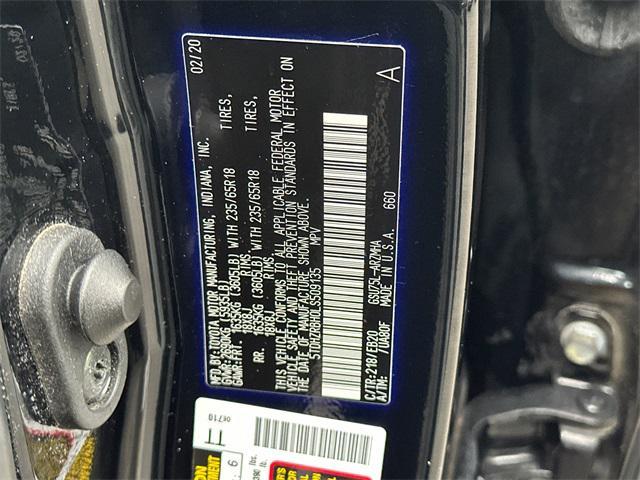 Photo of 2020 Midnight Black Metallic Toyota Highlander