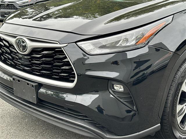 Photo of 2020 Midnight Black Metallic Toyota Highlander