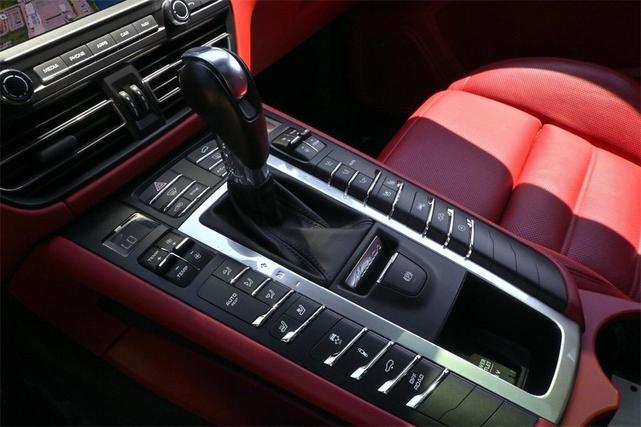 Photo of 2020 Jet Black Metallic Porsche Macan