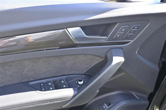 Photo of 2020 Black Metallic Audi SQ5