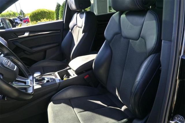 Photo of 2020 Black Metallic Audi SQ5