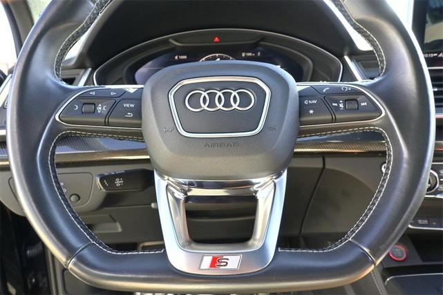 Photo of 2020 Black Metallic Audi SQ5