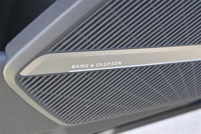 Photo of 2020 Black Metallic Audi SQ5