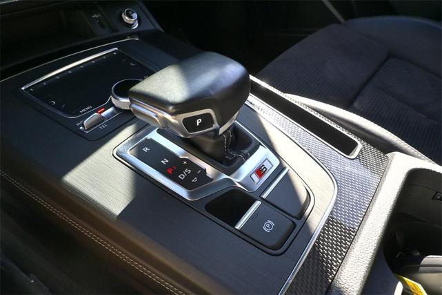 Photo of 2020 Black Metallic Audi SQ5