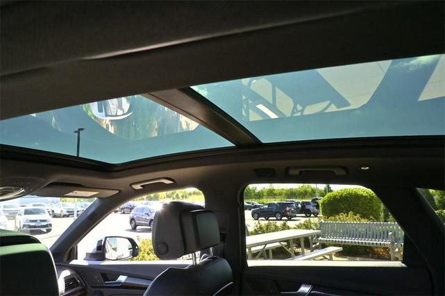 Photo of 2020 Black Metallic Audi SQ5
