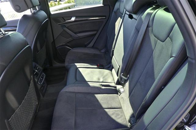 Photo of 2020 Black Metallic Audi SQ5