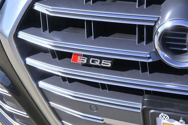 Photo of 2020 Black Metallic Audi SQ5