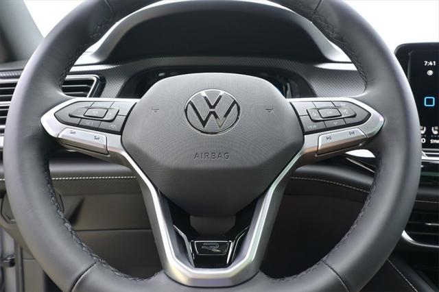 Photo of 2025 Silver Mist Metallic Volkswagen Atlas Cross Sport