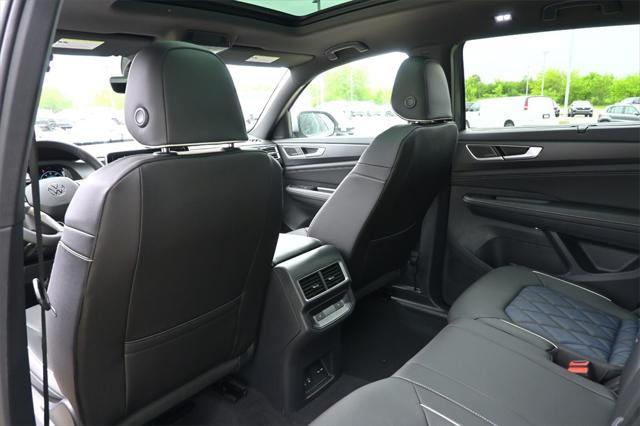 Photo of 2025 Silver Mist Metallic Volkswagen Atlas Cross Sport
