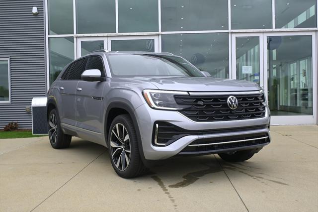 Photo of 2025 Silver Mist Metallic Volkswagen Atlas Cross Sport