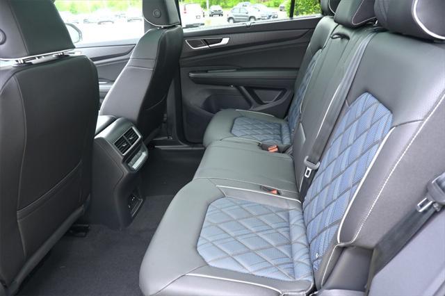 Photo of 2025 Silver Mist Metallic Volkswagen Atlas Cross Sport