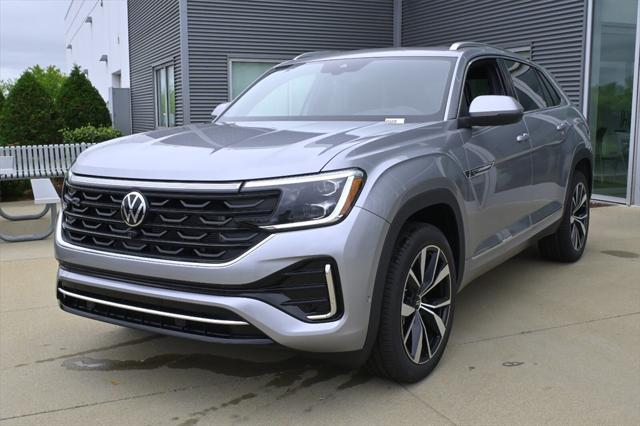 Photo of 2025 Silver Mist Metallic Volkswagen Atlas Cross Sport