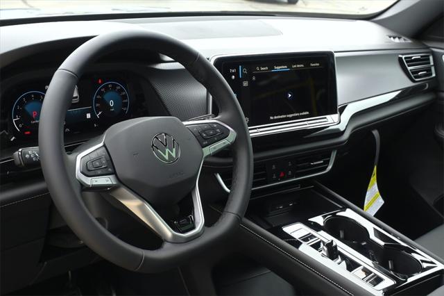 Photo of 2025 Silver Mist Metallic Volkswagen Atlas Cross Sport