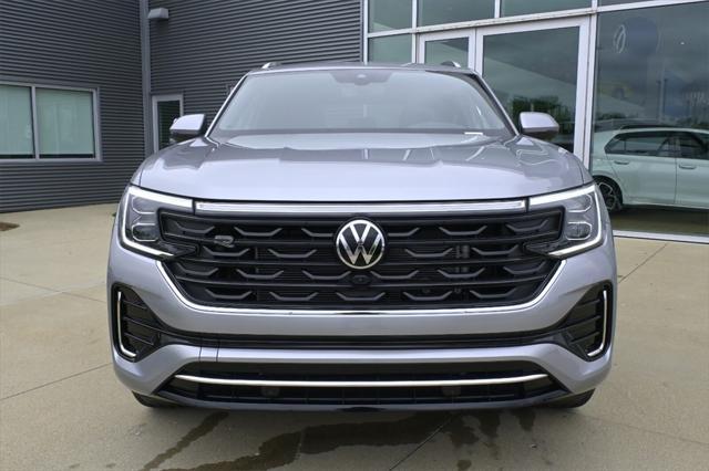 Photo of 2025 Silver Mist Metallic Volkswagen Atlas Cross Sport