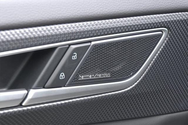 Photo of 2025 Silver Mist Metallic Volkswagen Atlas Cross Sport