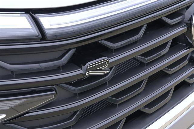 Photo of 2025 Silver Mist Metallic Volkswagen Atlas Cross Sport