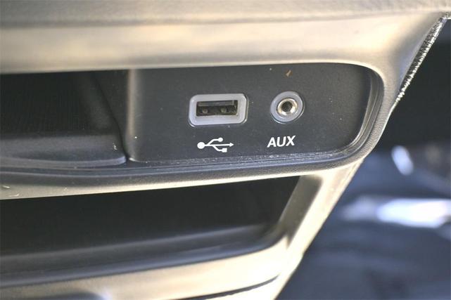 Photo of 2020 Brilliant Black Crystal Pearlcoat Chrysler Pacifica