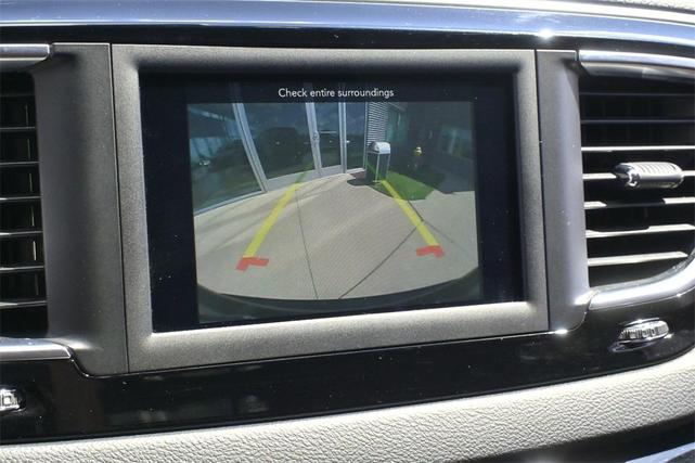 Photo of 2020 Brilliant Black Crystal Pearlcoat Chrysler Pacifica