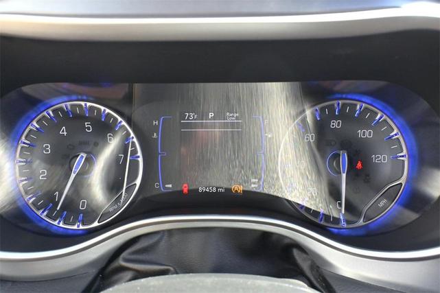 Photo of 2020 Brilliant Black Crystal Pearlcoat Chrysler Pacifica