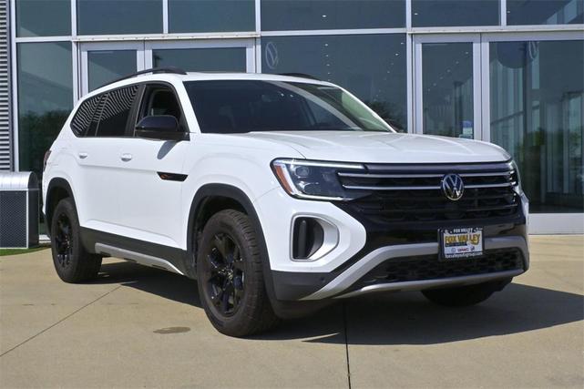 Photo of 2025 Pure White Volkswagen Atlas