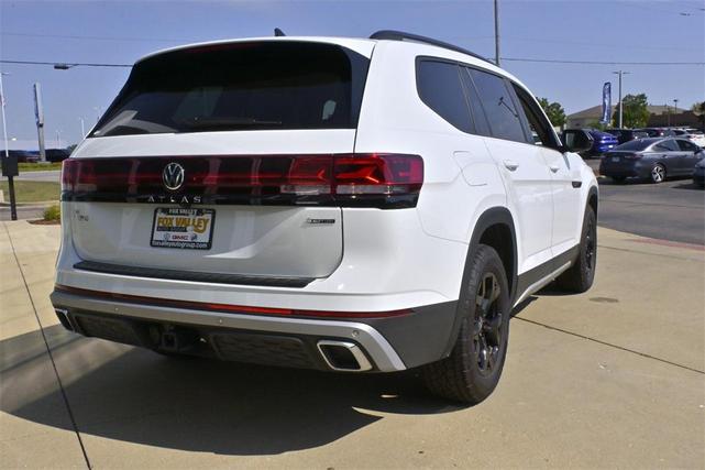 Photo of 2025 Pure White Volkswagen Atlas