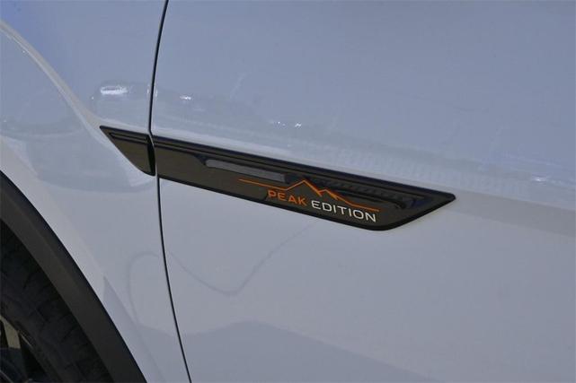 Photo of 2025 Pure White Volkswagen Atlas