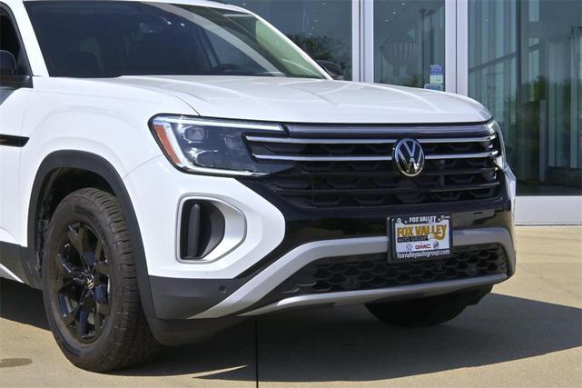 Photo of 2025 Pure White Volkswagen Atlas