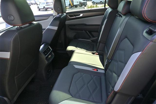 Photo of 2025 Pure White Volkswagen Atlas