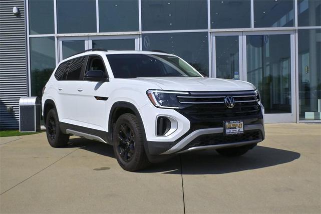 Photo of 2025 Pure White Volkswagen Atlas