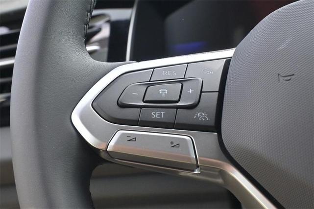 Photo of 2025 Platinum Gray Metallic Volkswagen Jetta