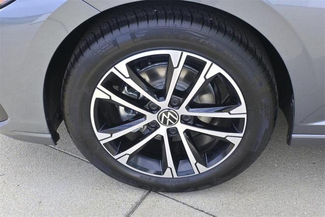 Photo of 2025 Platinum Gray Metallic Volkswagen Jetta